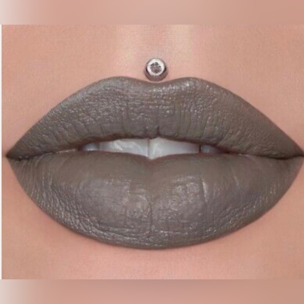 Jeffree Star Velvet Trap Lipstick-Grave Digger